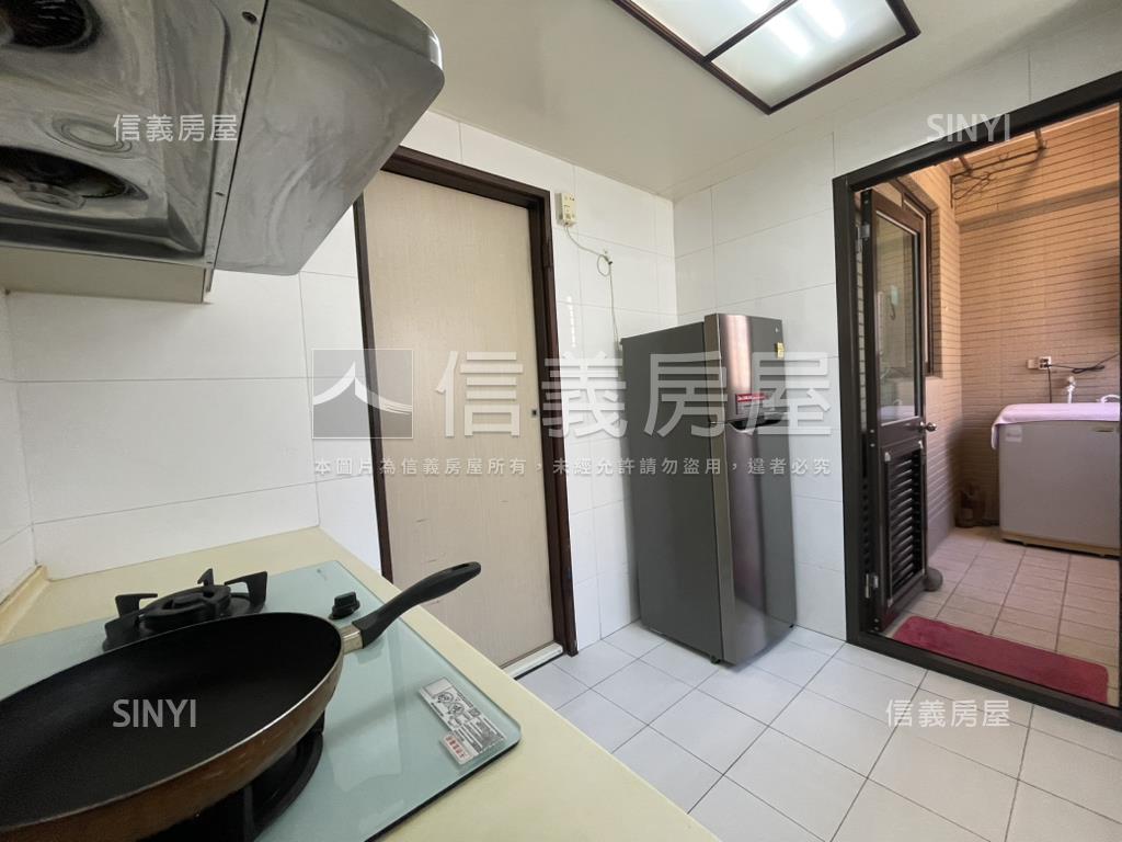 現代巴黎大兩房衛浴開窗房屋室內格局與周邊環境