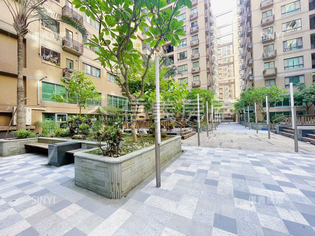 現代巴黎大兩房衛浴開窗房屋室內格局與周邊環境