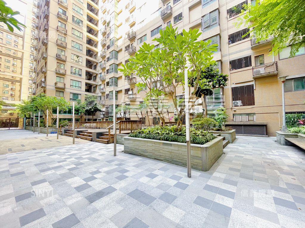 現代巴黎大兩房衛浴開窗房屋室內格局與周邊環境