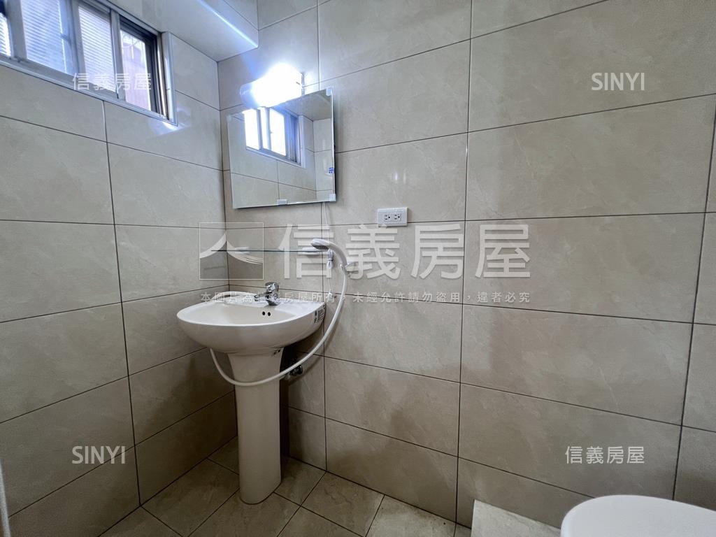 近捷運高樓三房１．５衛浴房屋室內格局與周邊環境