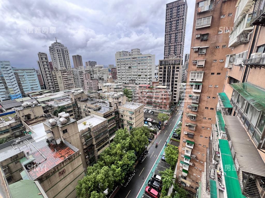 近捷運高樓三房１．５衛浴房屋室內格局與周邊環境