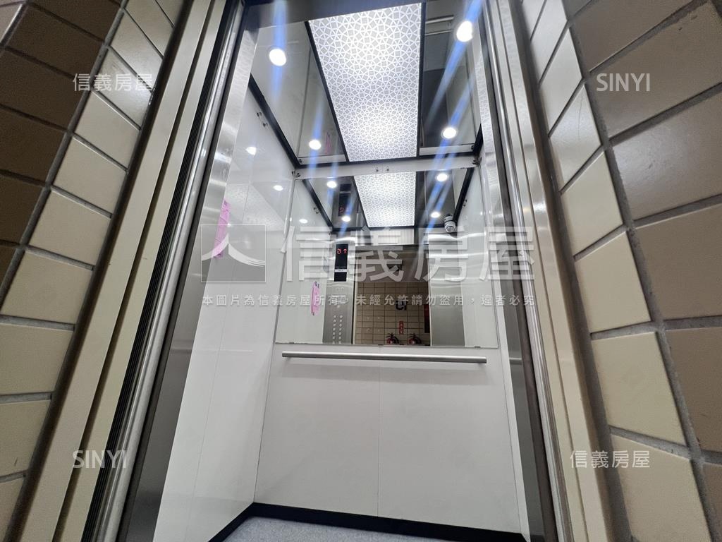 近捷運高樓三房１．５衛浴房屋室內格局與周邊環境