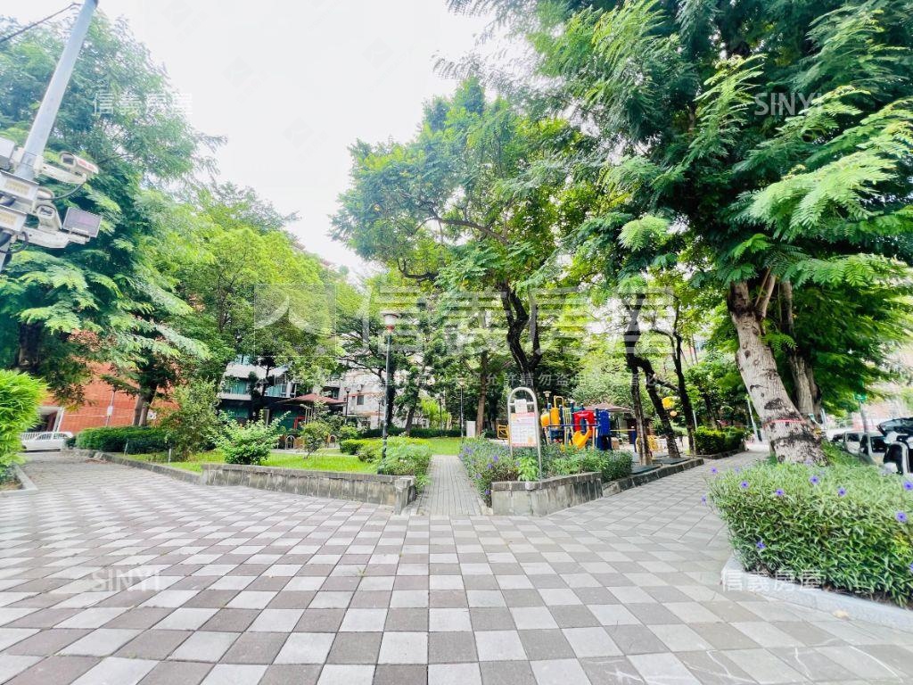 西屯青海路店面房屋室內格局與周邊環境