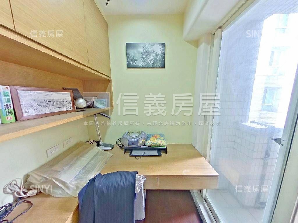 日成佳人●美裝視野樓中樓房屋室內格局與周邊環境