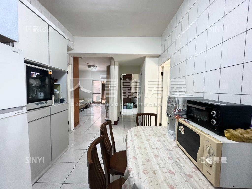 裕誠河堤商圈大三房平車房屋室內格局與周邊環境