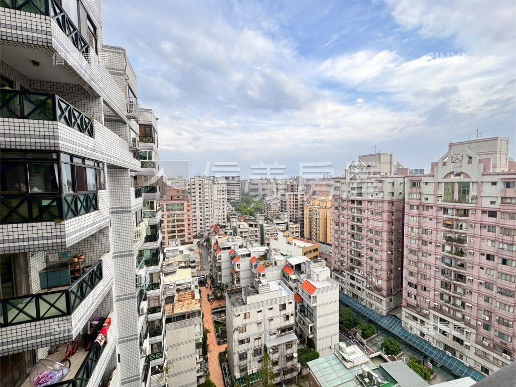 低總價大有路大四房車位房屋室內格局與周邊環境