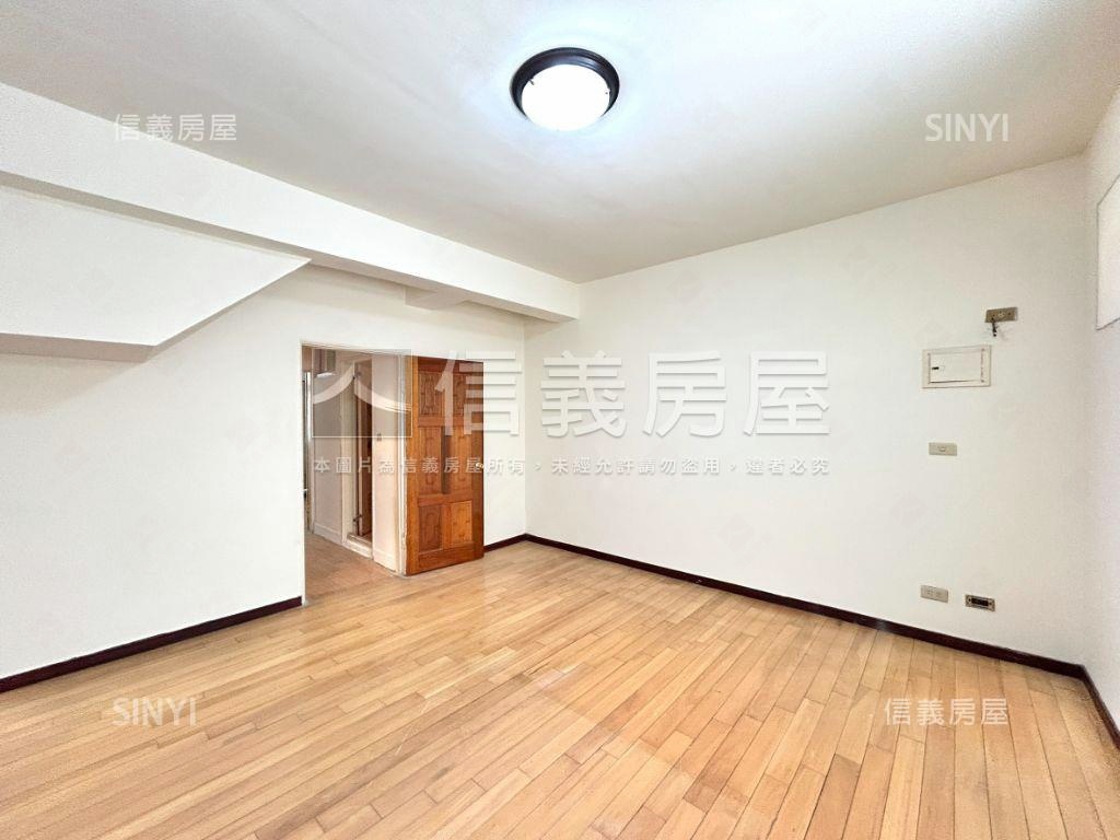 近文華高中捷運旁庭院透天房屋室內格局與周邊環境