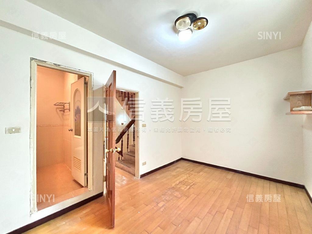 近文華高中捷運旁庭院透天房屋室內格局與周邊環境