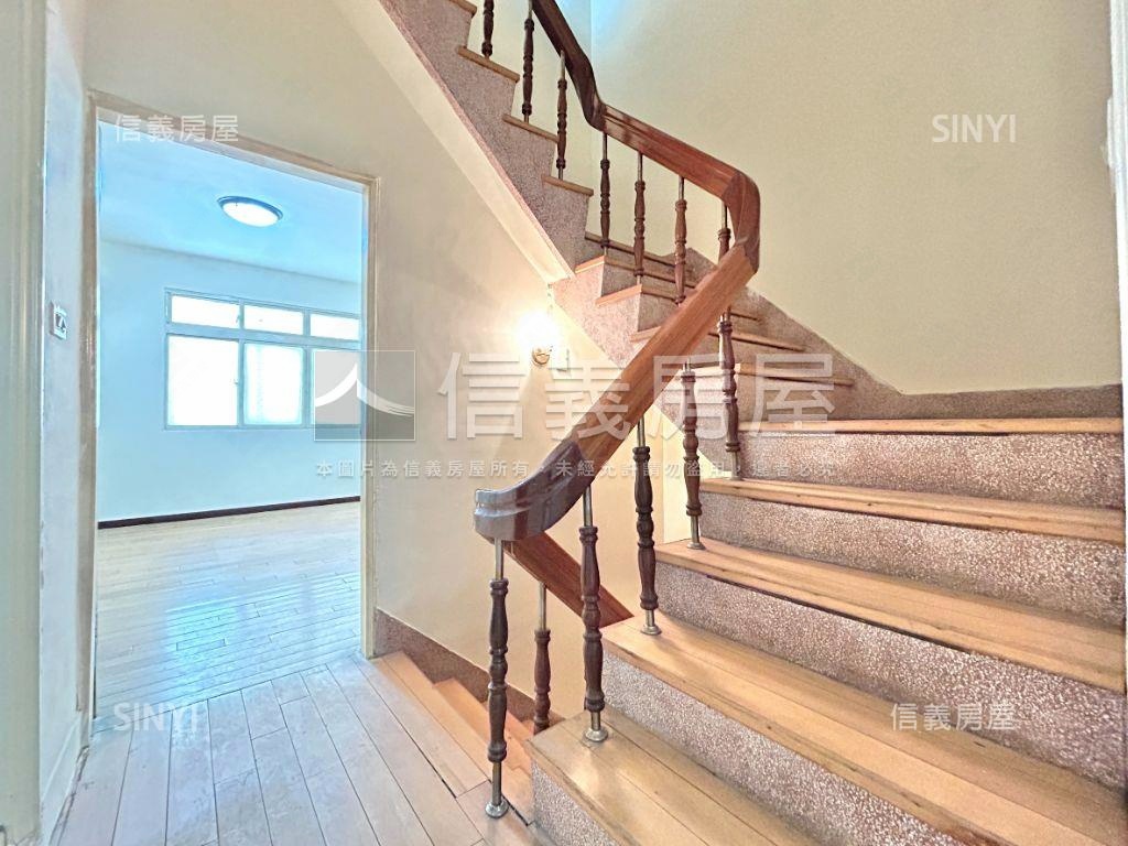 近文華高中捷運旁庭院透天房屋室內格局與周邊環境