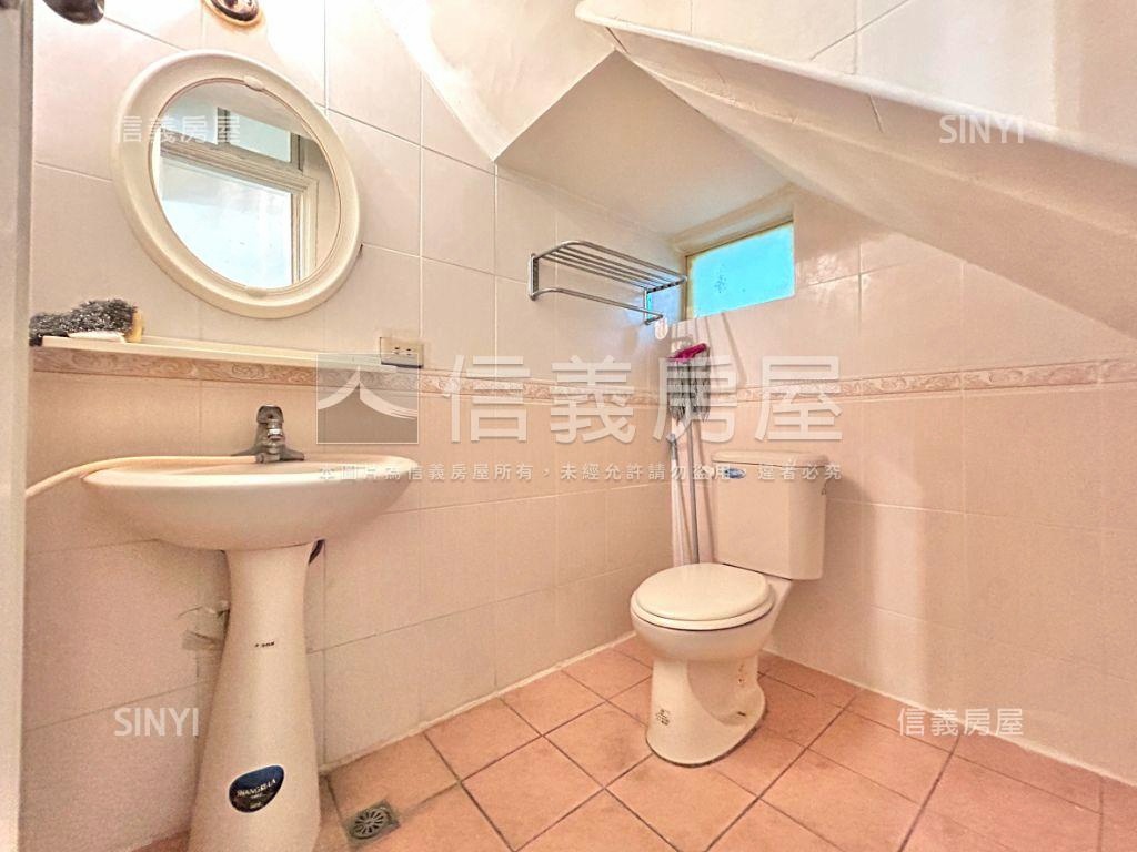 近文華高中捷運旁庭院透天房屋室內格局與周邊環境