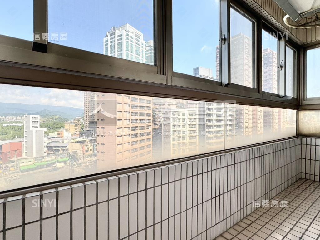 登峰天廈景觀明亮兩房美屋房屋室內格局與周邊環境
