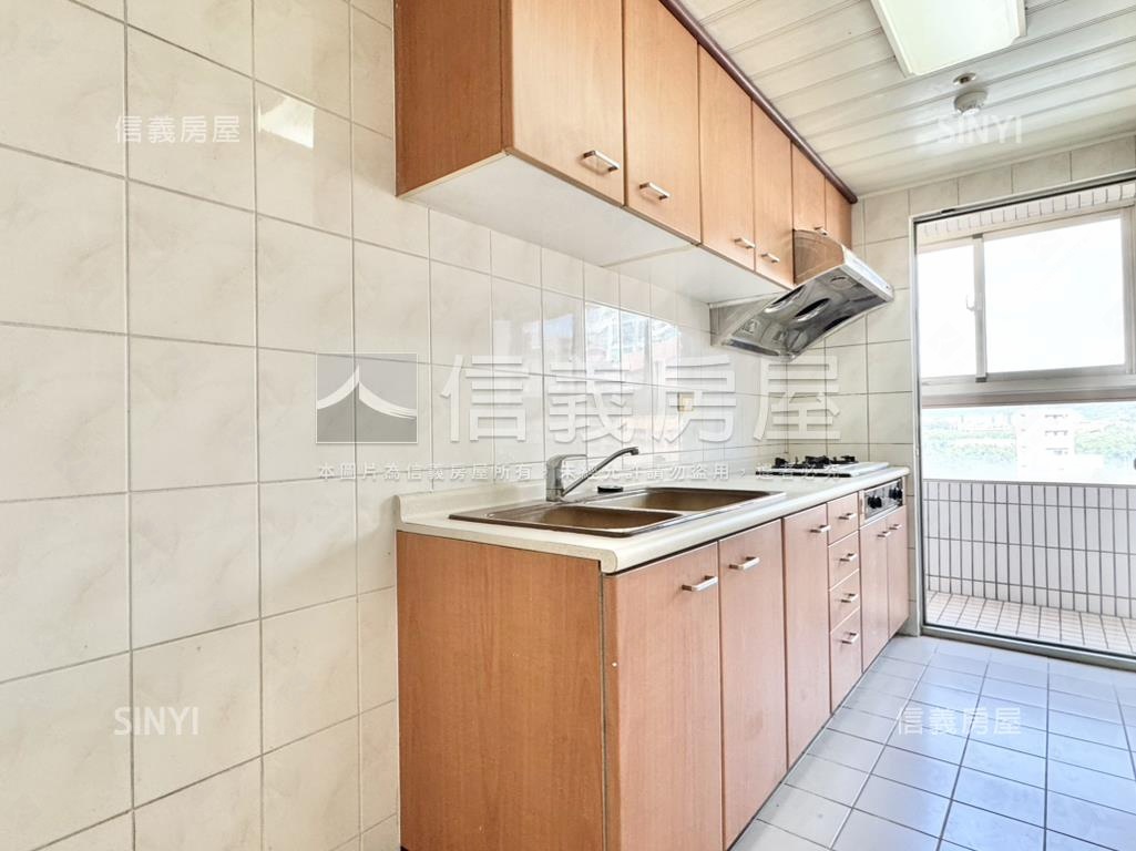 登峰天廈景觀明亮兩房美屋房屋室內格局與周邊環境