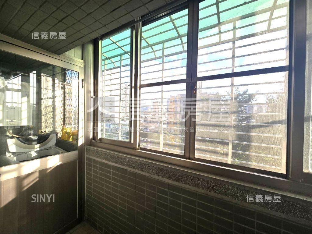 重慶公園旁華廈電梯兩房房屋室內格局與周邊環境