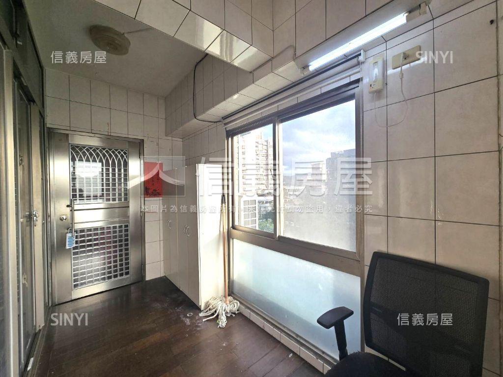 重慶公園旁華廈電梯兩房房屋室內格局與周邊環境