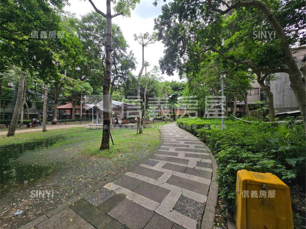 重慶公園旁華廈電梯兩房房屋室內格局與周邊環境