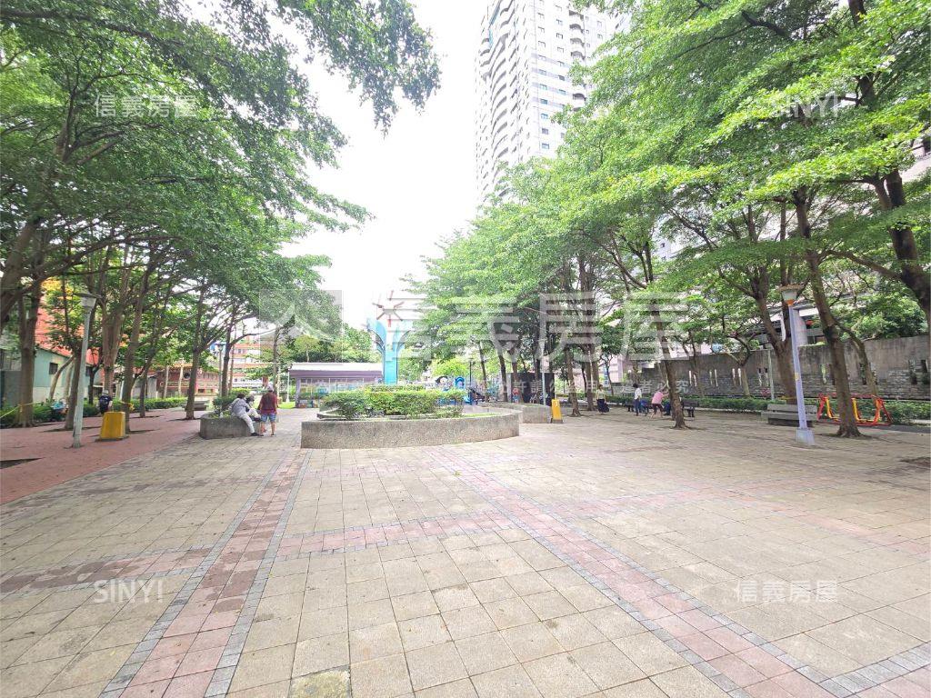 重慶公園旁華廈電梯兩房房屋室內格局與周邊環境