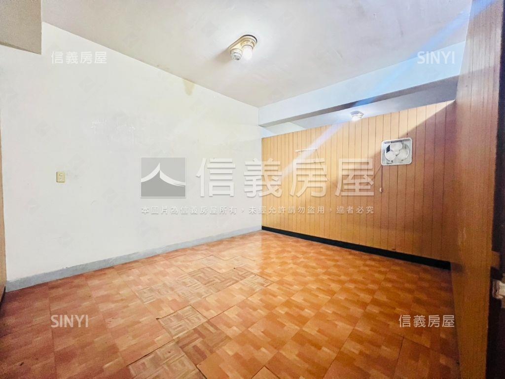 忠孝公園第一排二樓房屋室內格局與周邊環境