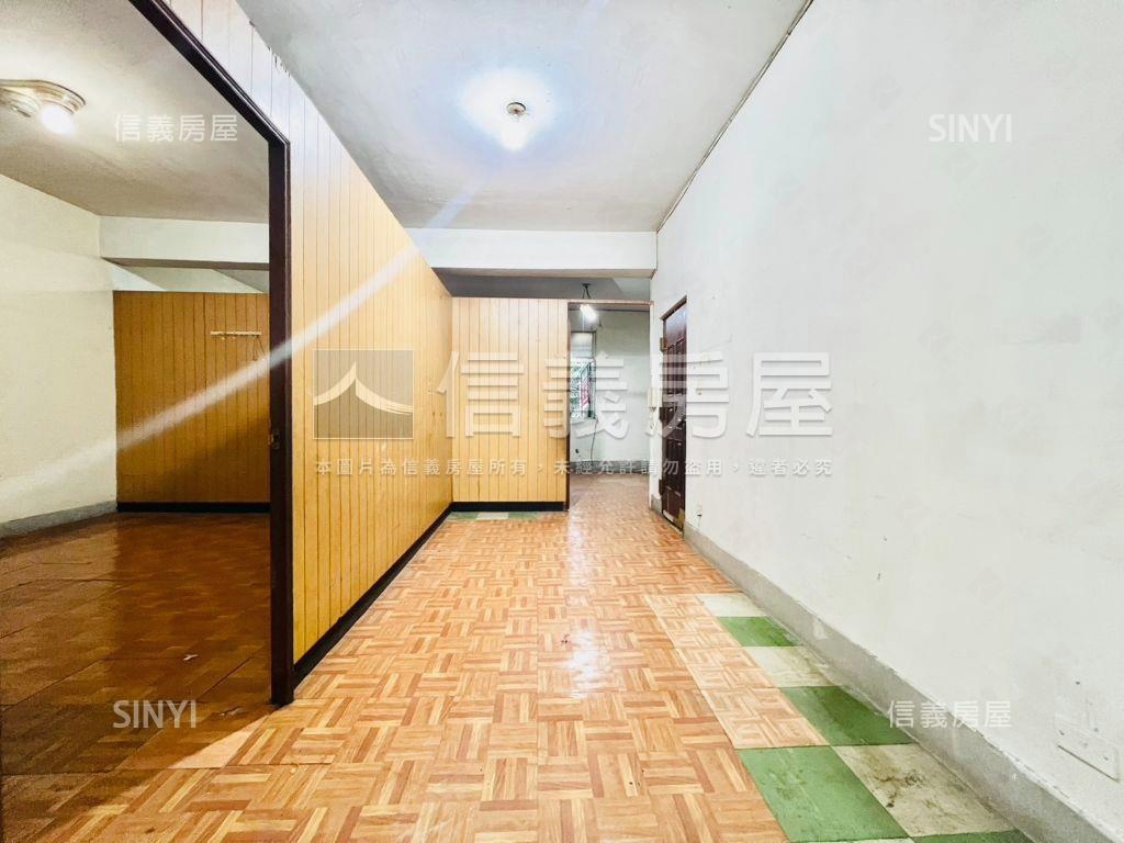 忠孝公園第一排二樓房屋室內格局與周邊環境