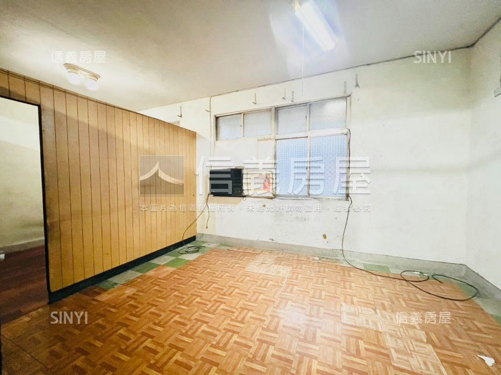 忠孝公園第一排二樓房屋室內格局與周邊環境