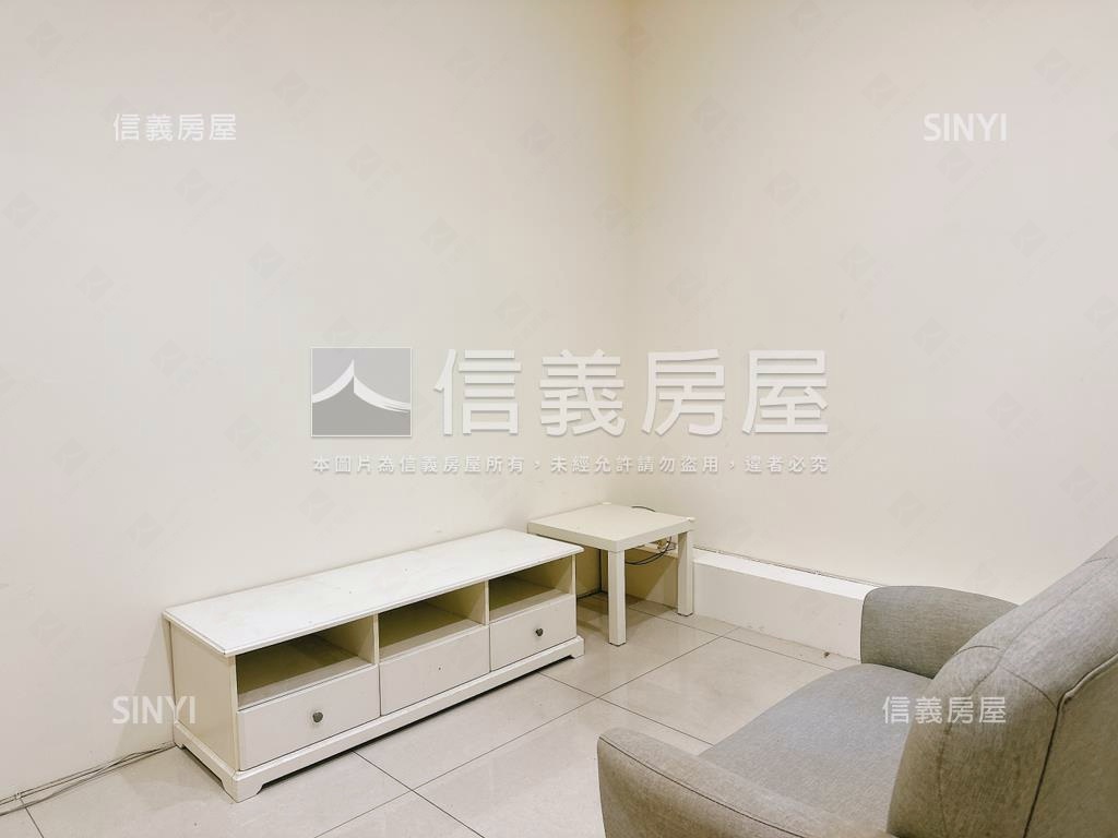 近府中捷運站挑高４米２房屋室內格局與周邊環境