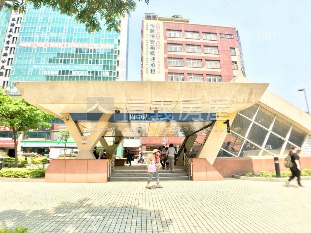 近府中捷運站挑高４米２房屋室內格局與周邊環境