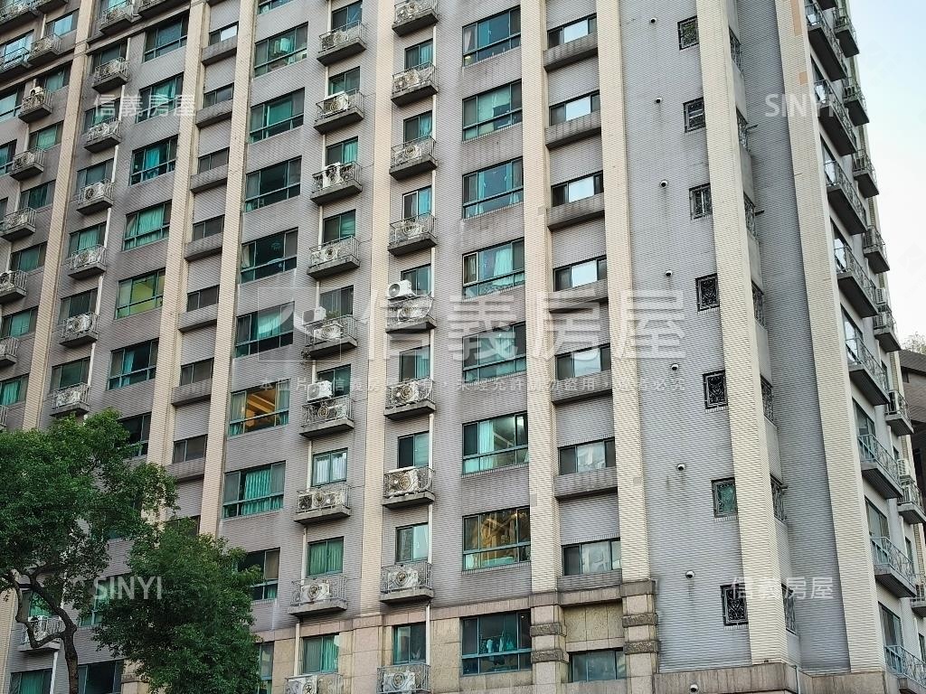 捷運星光燦爛１房附車位房屋室內格局與周邊環境