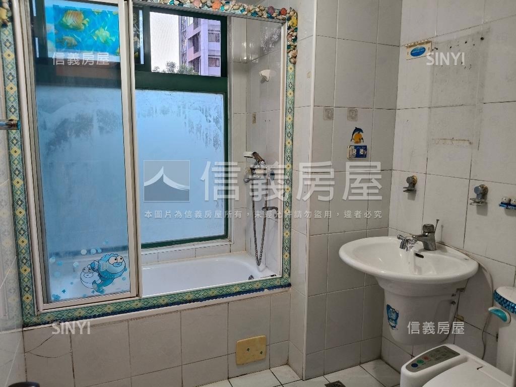 捷運星光燦爛１房附車位房屋室內格局與周邊環境