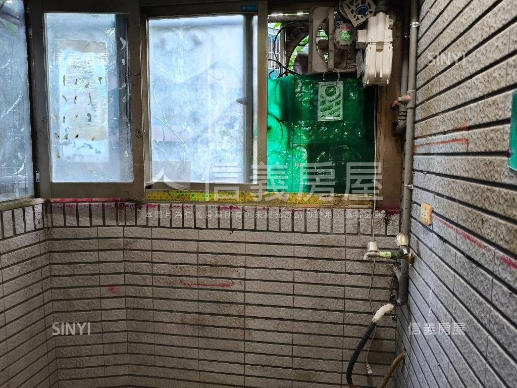 捷運星光燦爛１房附車位房屋室內格局與周邊環境