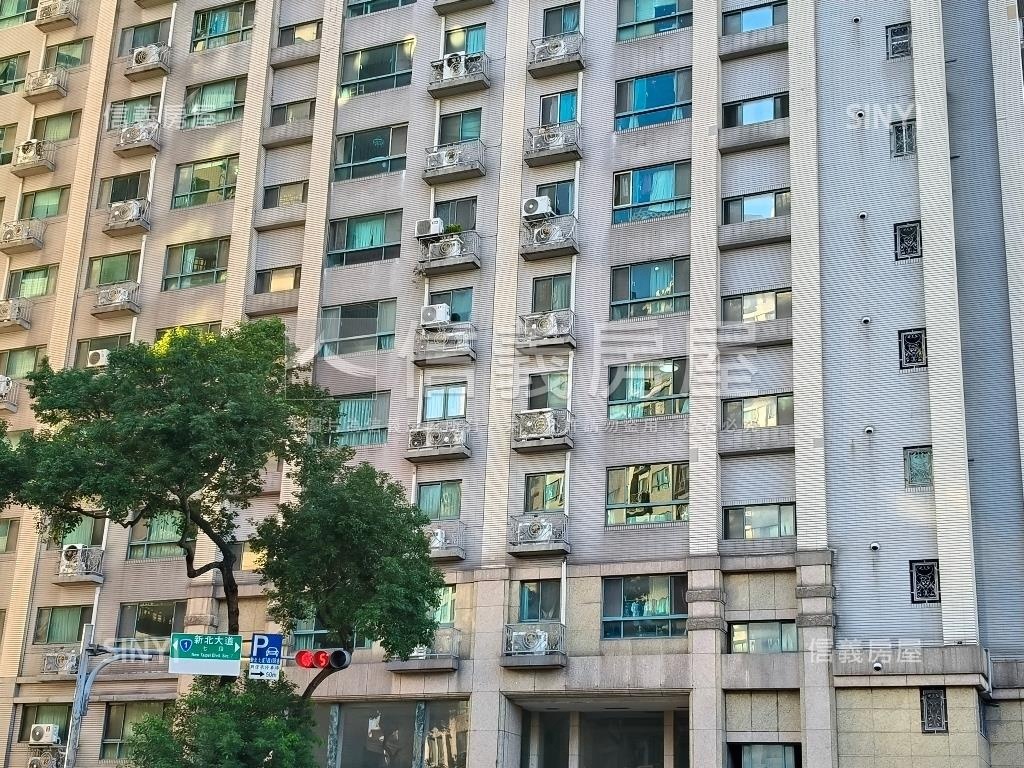 捷運星光燦爛１房附車位房屋室內格局與周邊環境