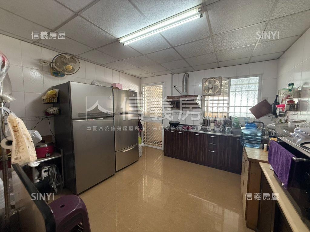 近崑科大正路面優質透天房屋室內格局與周邊環境