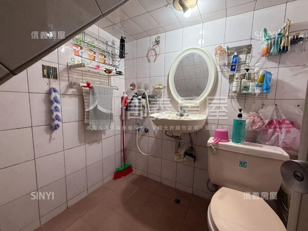 近崑科大正路面優質透天房屋室內格局與周邊環境