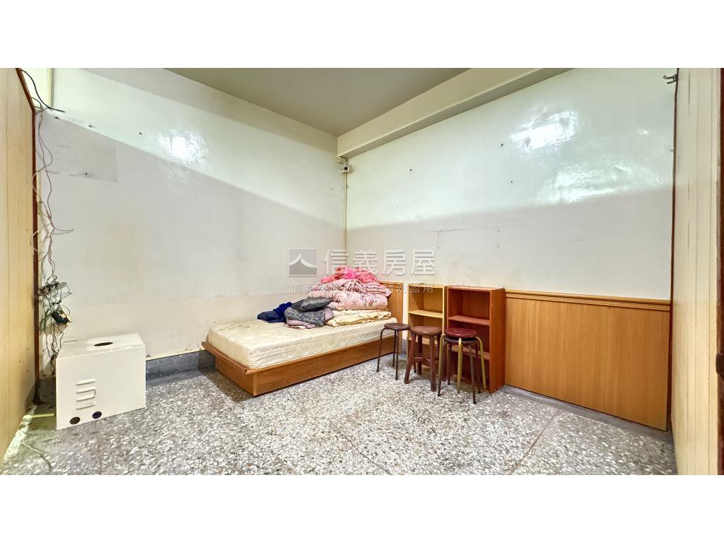 近巨城民生透天房屋室內格局與周邊環境