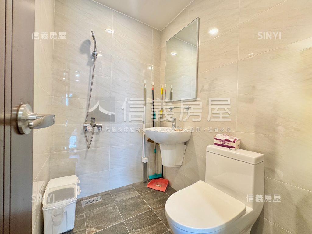 鑫左岸｜市政河景兩房含車房屋室內格局與周邊環境