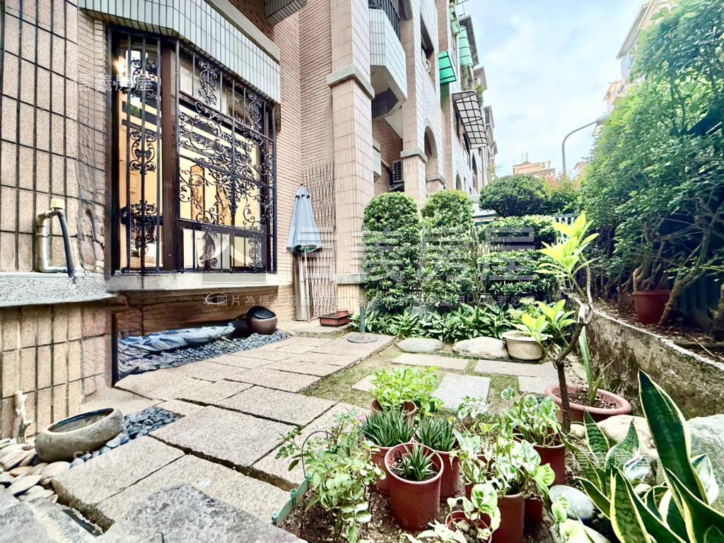 專任宏國芝園庭園車位房屋室內格局與周邊環境