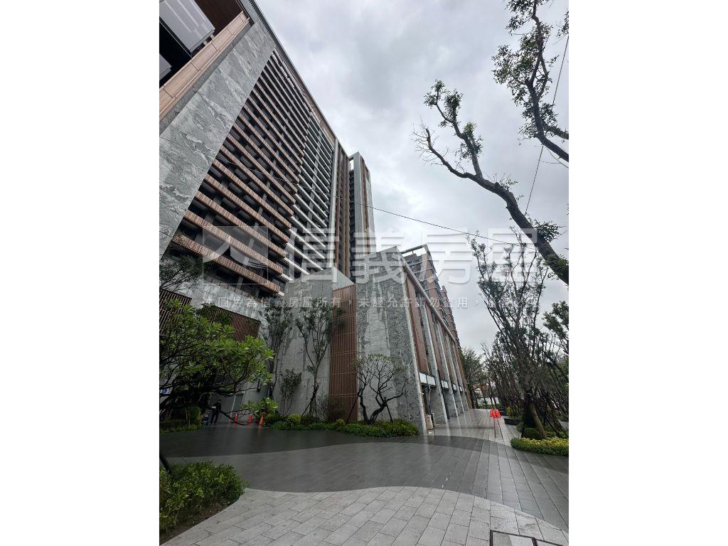 全新美術水公園全兩房平車房屋室內格局與周邊環境