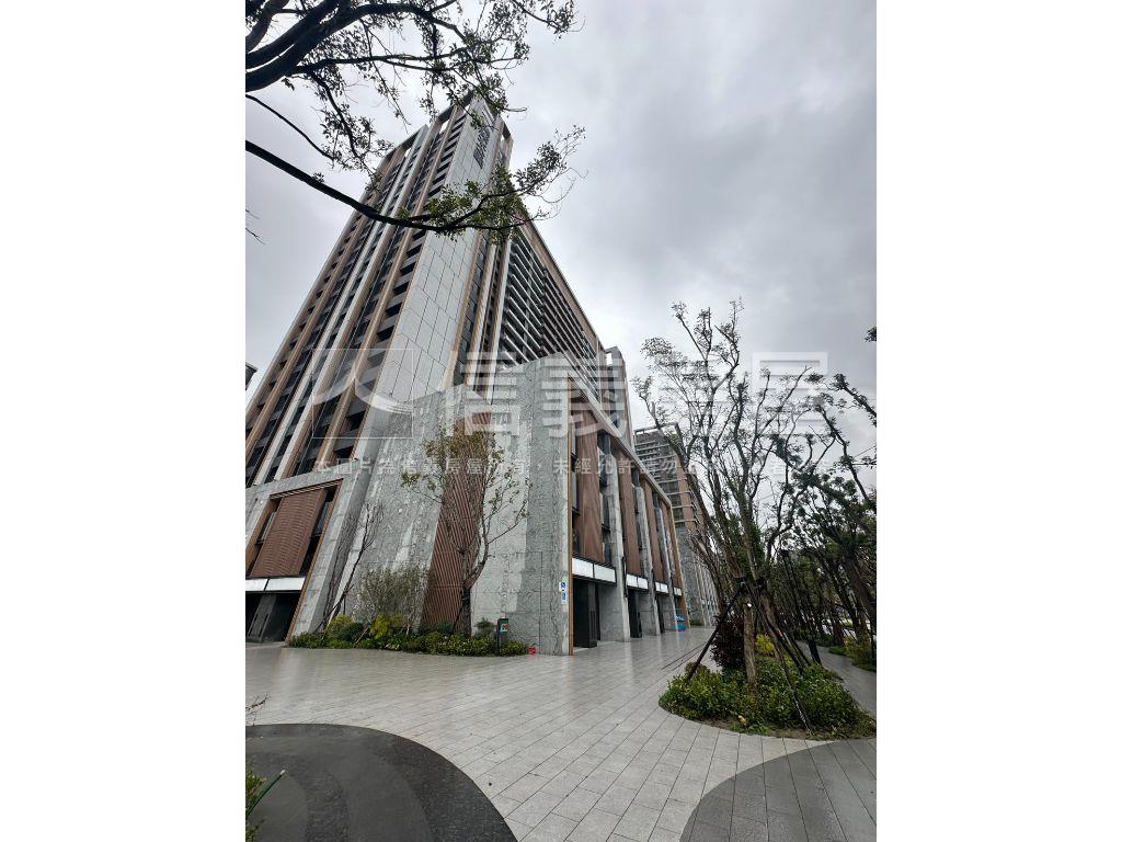 全新美術水公園全兩房平車房屋室內格局與周邊環境