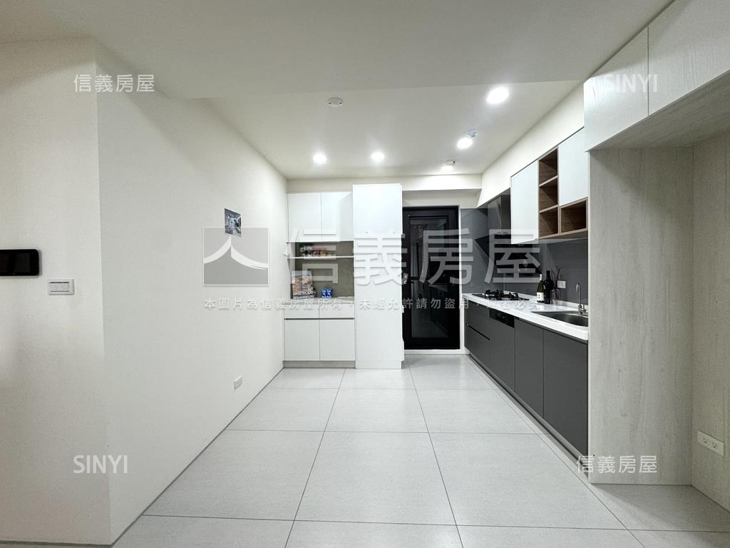 近巨城三民４３３美三房房屋室內格局與周邊環境