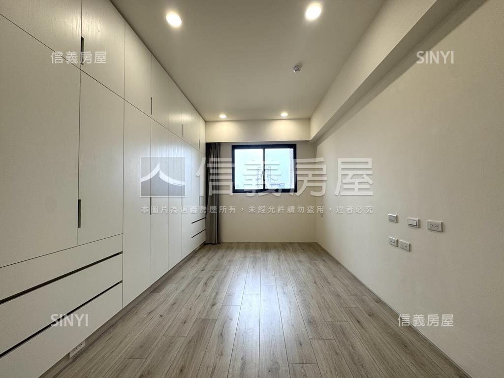 近巨城三民４３３美三房房屋室內格局與周邊環境