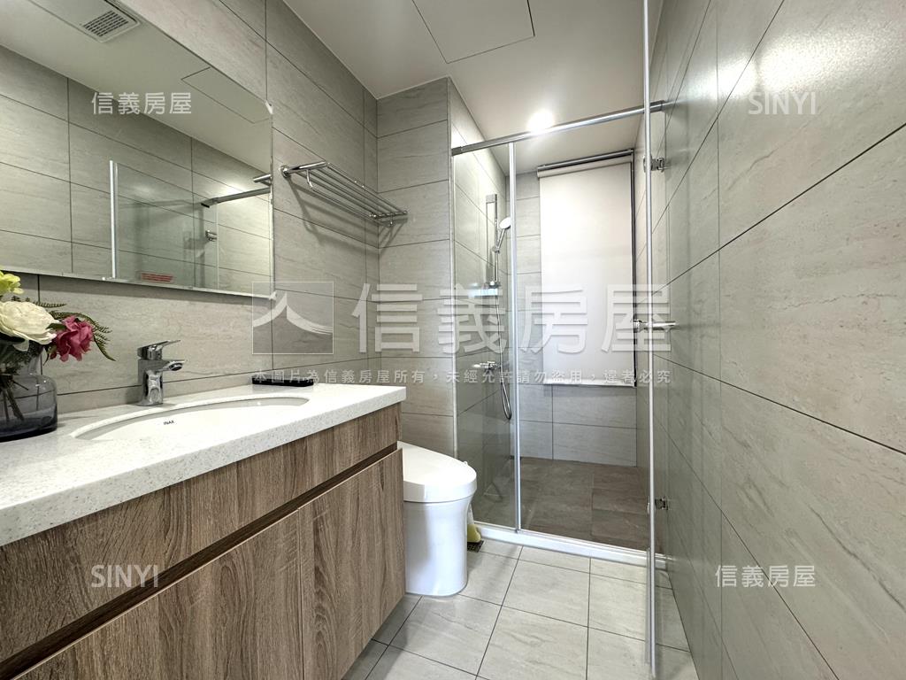 近巨城三民４３３美三房房屋室內格局與周邊環境