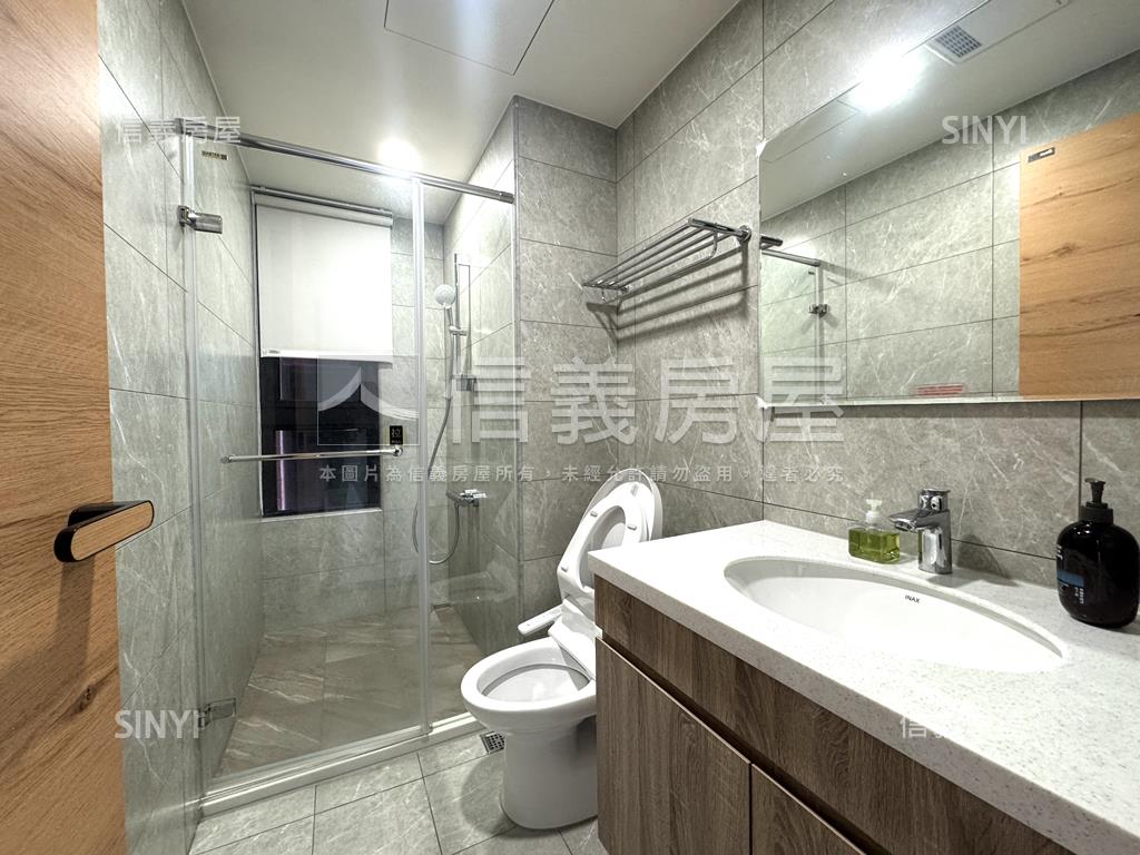 近巨城三民４３３美三房房屋室內格局與周邊環境