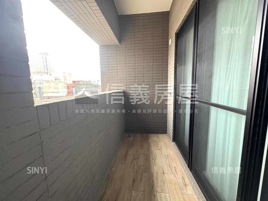 近巨城三民４３３美三房房屋室內格局與周邊環境