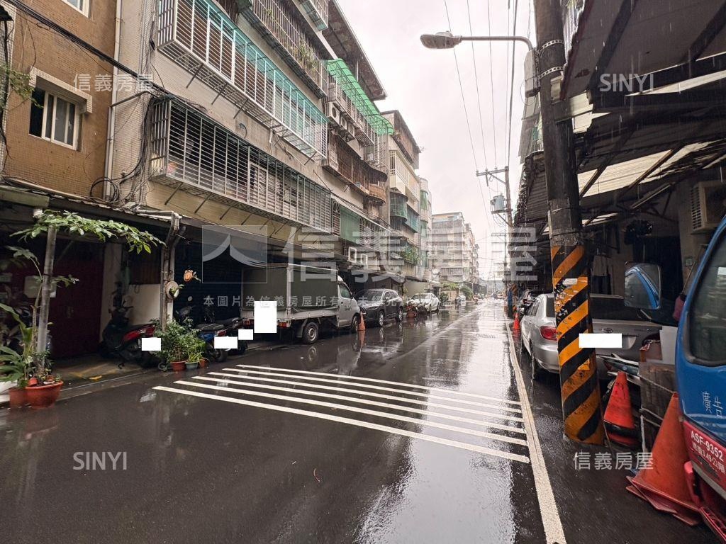 錢進民享街住店房屋室內格局與周邊環境