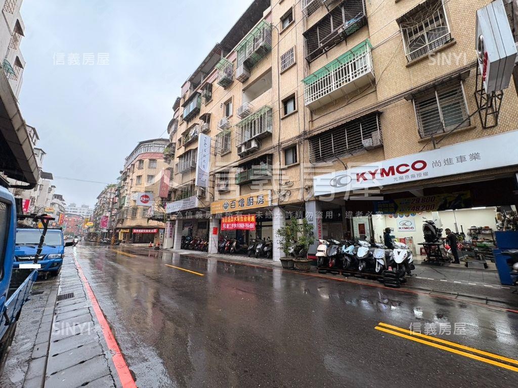 錢進民享街住店房屋室內格局與周邊環境
