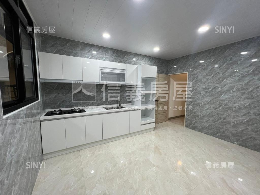 三多商圈正路騎樓漂亮透店房屋室內格局與周邊環境