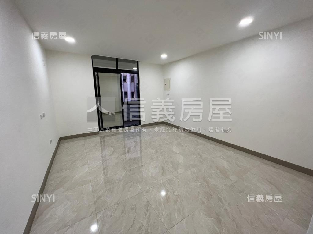 三多商圈正路騎樓漂亮透店房屋室內格局與周邊環境