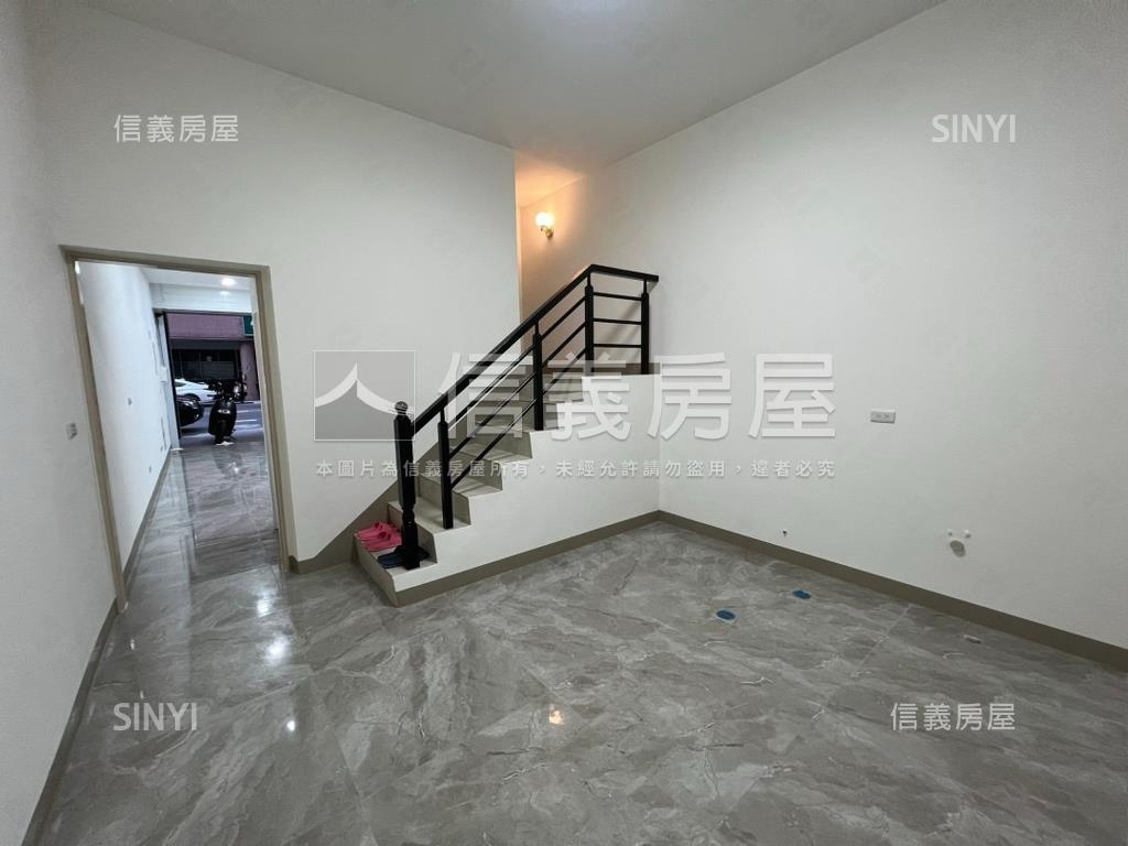 三多商圈正路騎樓漂亮透店房屋室內格局與周邊環境