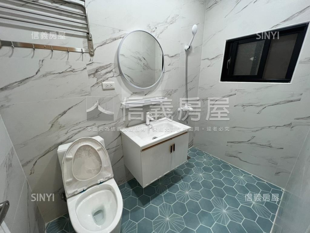 三多商圈正路騎樓漂亮透店房屋室內格局與周邊環境