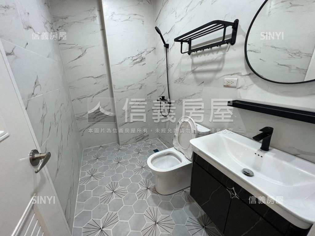 三多商圈正路騎樓漂亮透店房屋室內格局與周邊環境