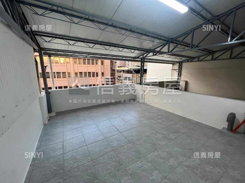 三多商圈正路騎樓漂亮透店房屋室內格局與周邊環境