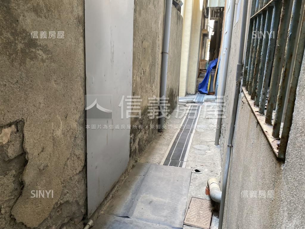 三多商圈正路騎樓漂亮透店房屋室內格局與周邊環境